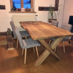 Kundenprojekt: Große Tischplatte und Tischkreuze aus Eiche!